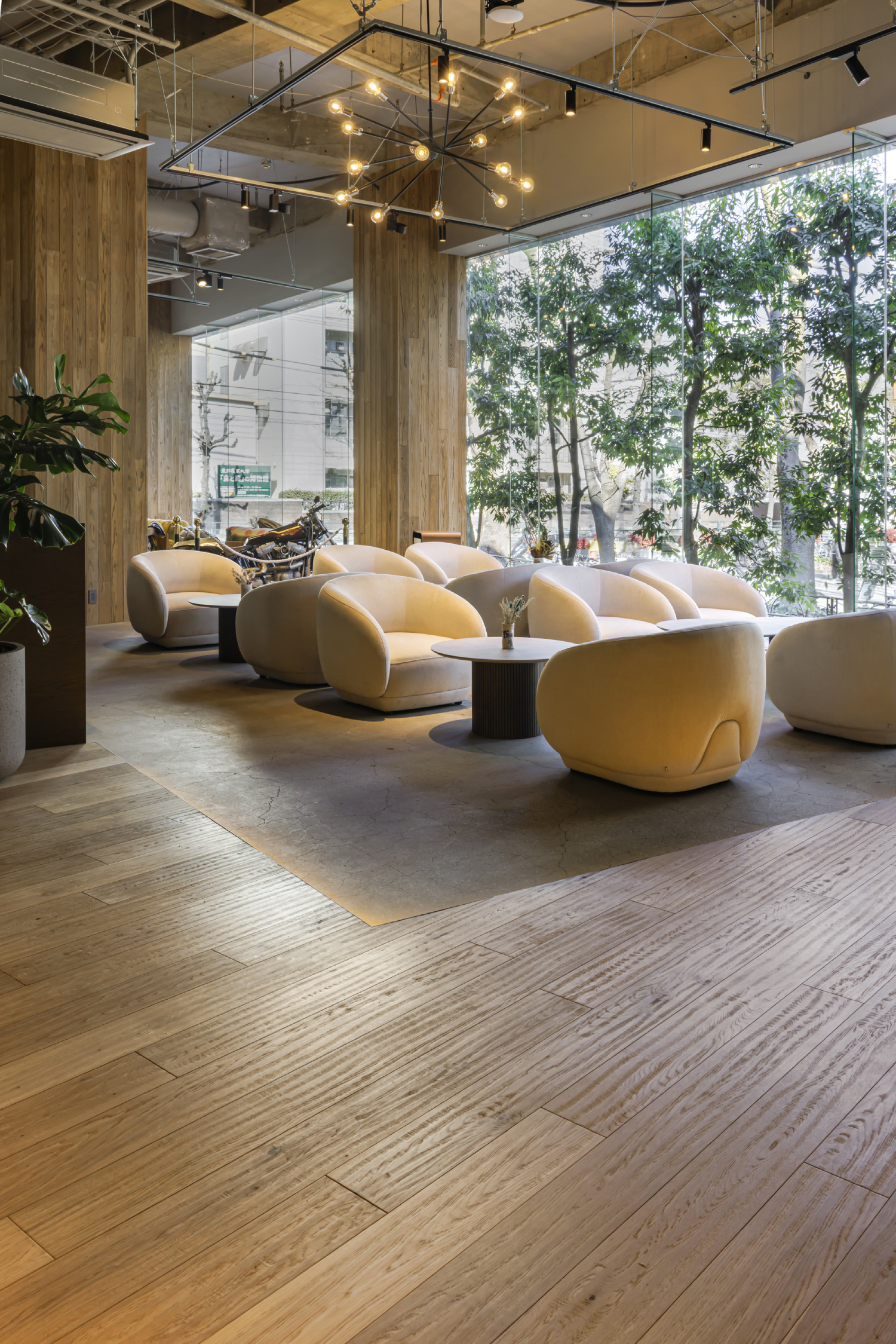 ワイルド直貼ロング OWL-9001（オーク 節あり オスモクリアー）　施工例 4