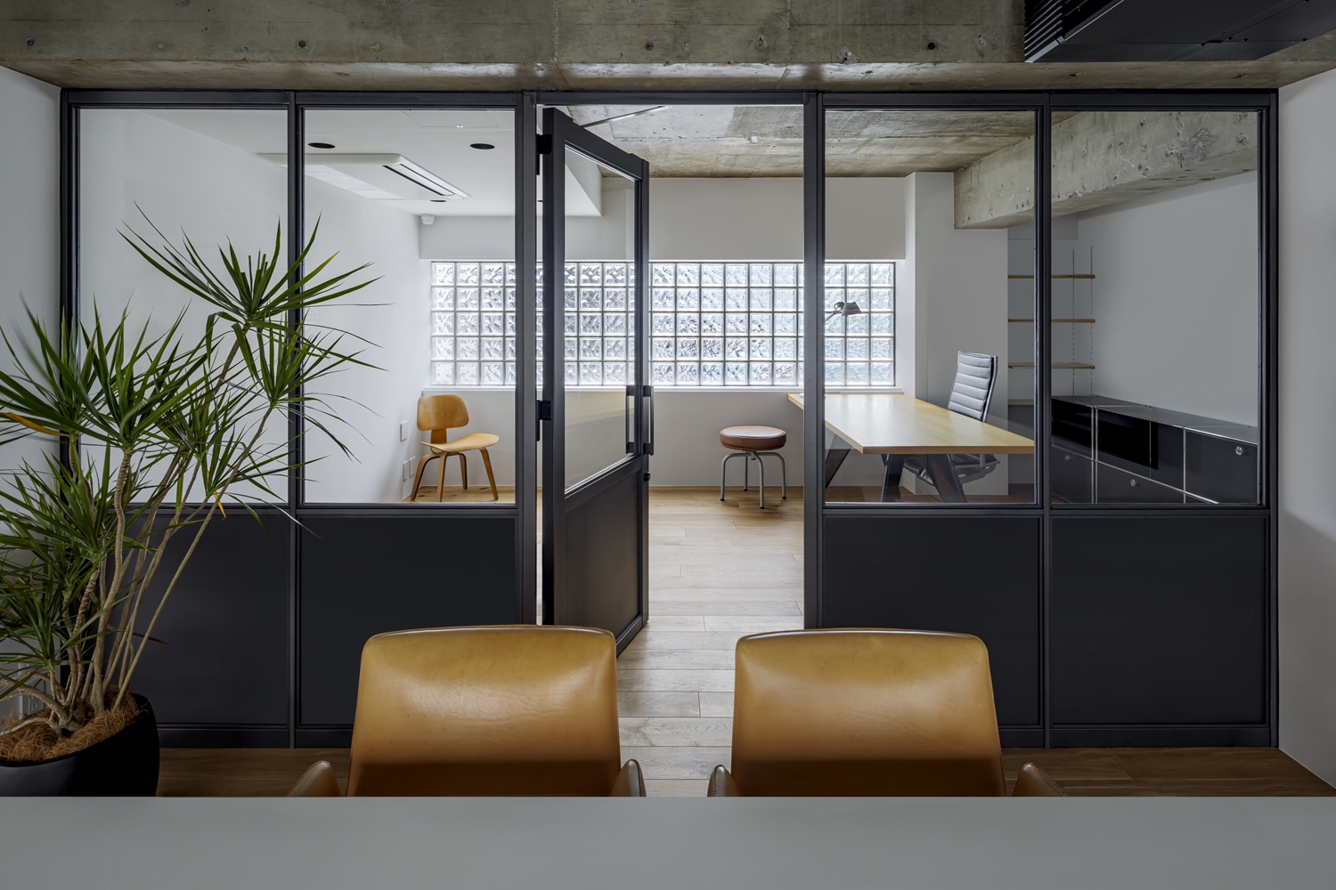 NC-04 ナラ 節あり/ナチュラル（オイル風仕上げ） 施工例 4