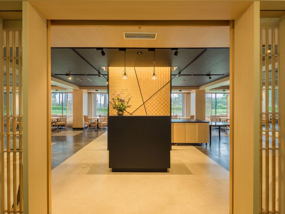 ウッドペッカー不燃和柄 壁面施工例 4