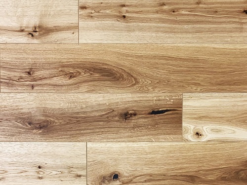 表面は天然木突板仕上げ